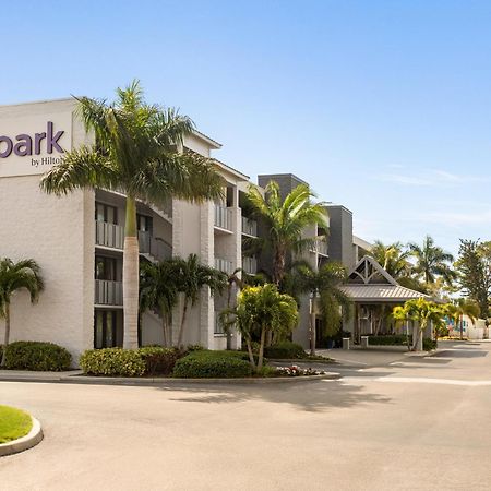 Spark By Hilton Sarasota Siesta Key Gateway Hotel Exterior photo