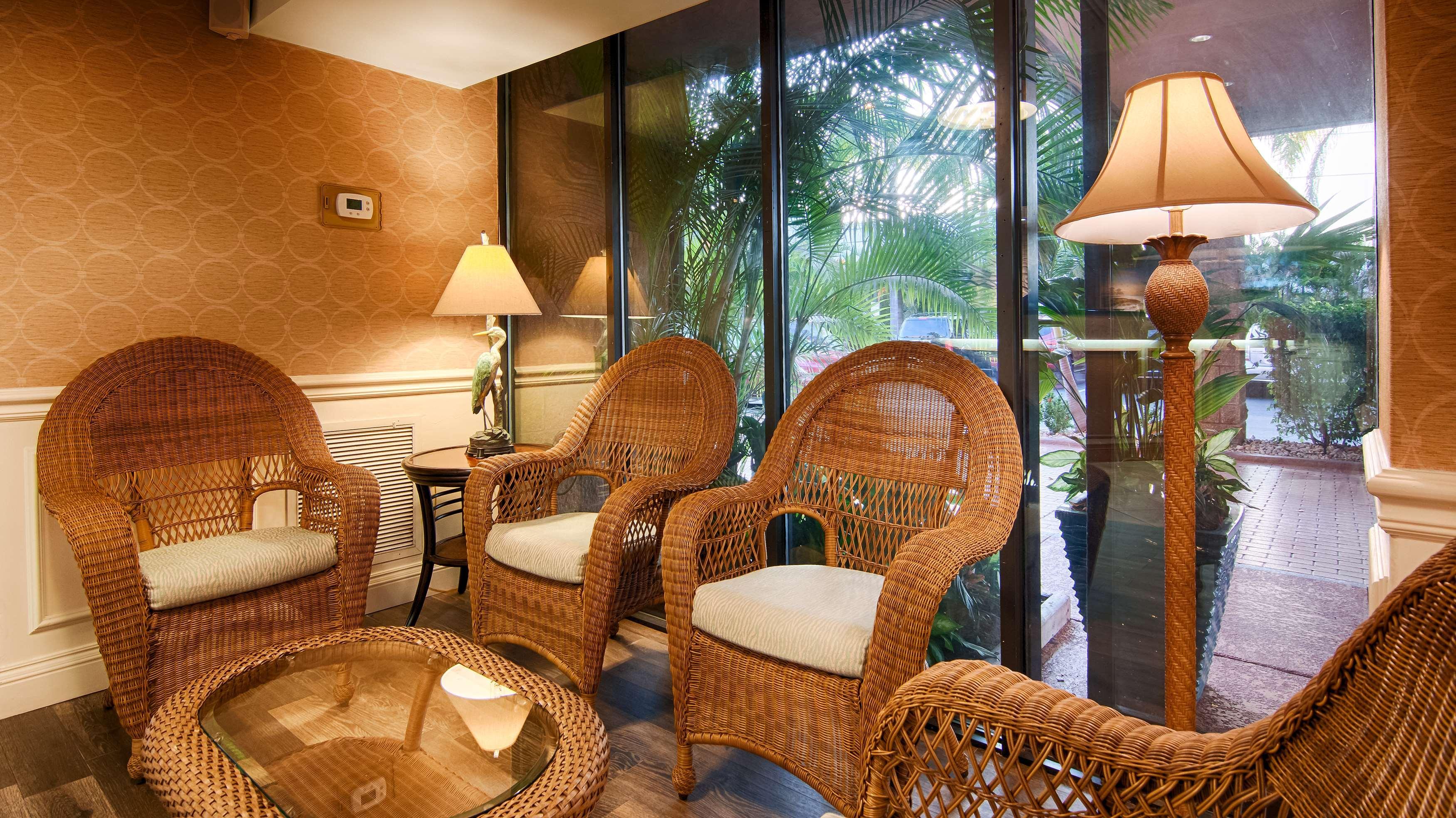 Spark By Hilton Sarasota Siesta Key Gateway Hotel Exterior photo