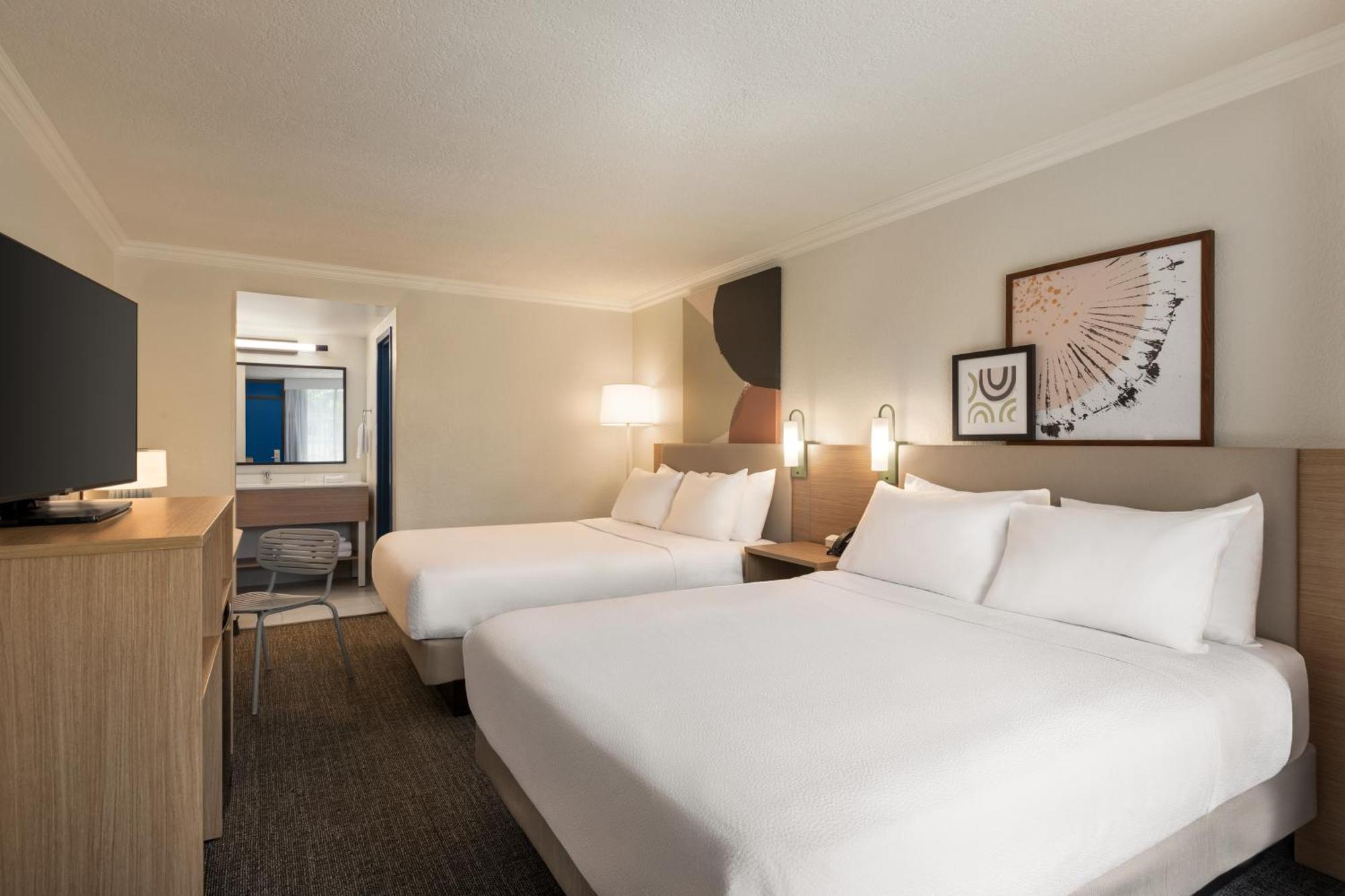 Spark By Hilton Sarasota Siesta Key Gateway Hotel Room photo
